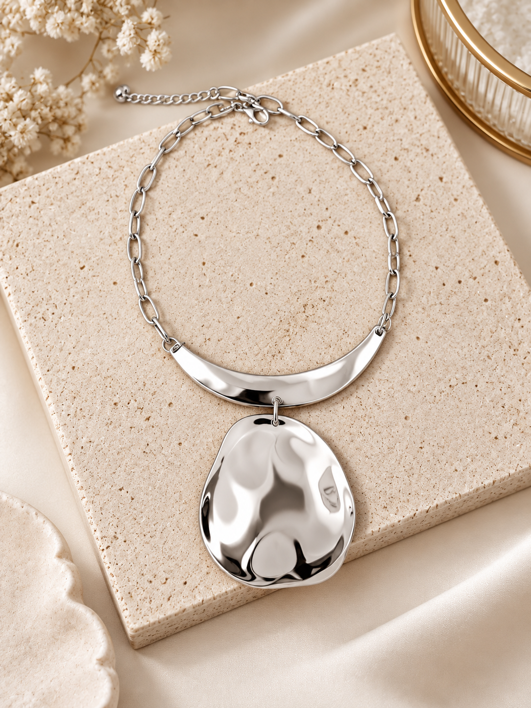 COLLAR MEDALLON